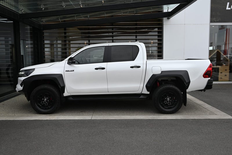 2024 Toyota Hilux GR Sport 2.8 Turbo Diesel 4WD... image 3
