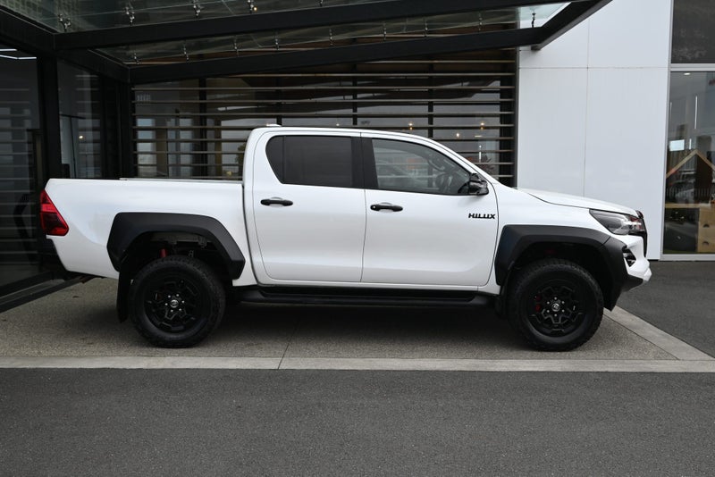 2024 Toyota Hilux GR Sport 2.8 Turbo Diesel 4WD... image 5
