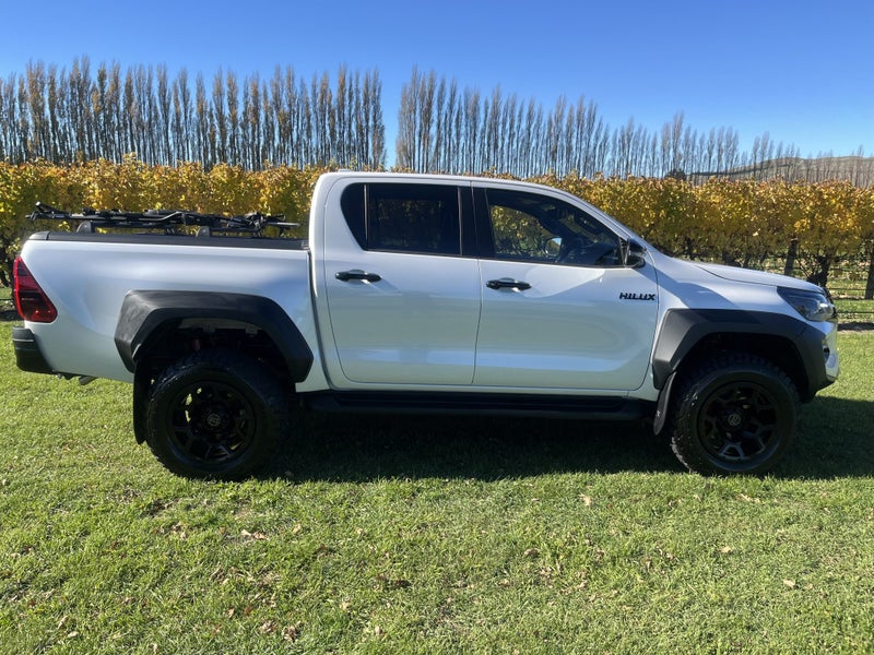 2024 Toyota Hilux GR Sport 2.8TD 4WD 550Nm - ex... image 2