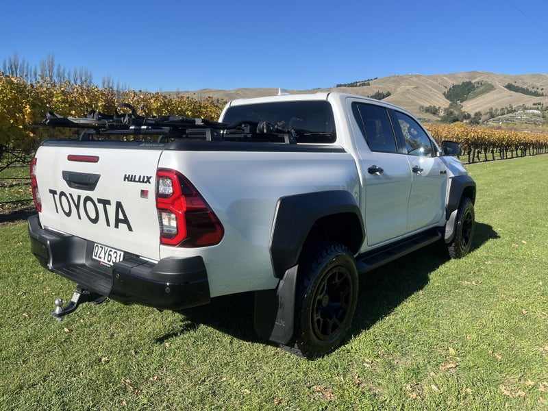 2024 Toyota Hilux GR Sport 2.8TD 4WD 550Nm - ex... image 3