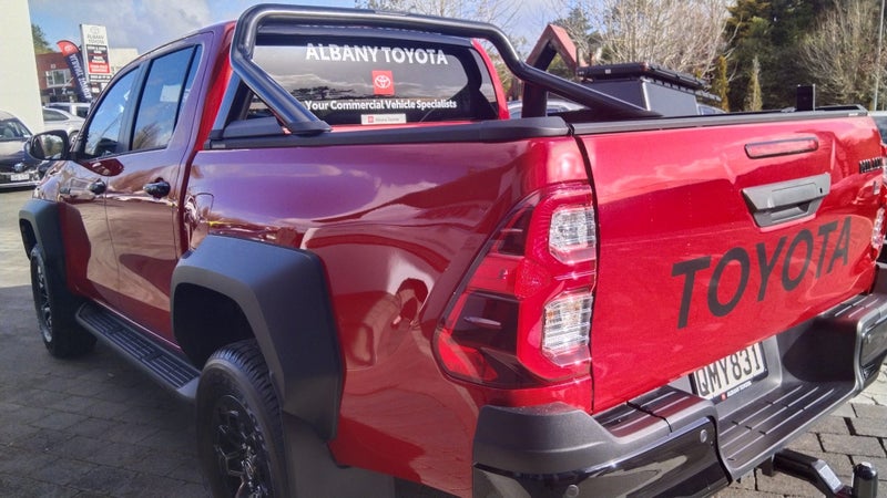 2024 Toyota Hilux GR SPORT 4x4 2.8 Diesel Turbo... image 5