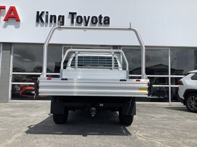 2024 Toyota Hilux SR 2.8DT 6AT 2WD Double Cab image 3