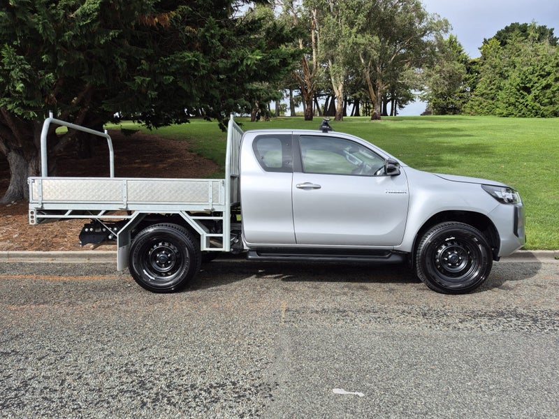 2024 Toyota Hilux SR 2.8DT 6AT 4WD ECC/4D/4S image 3