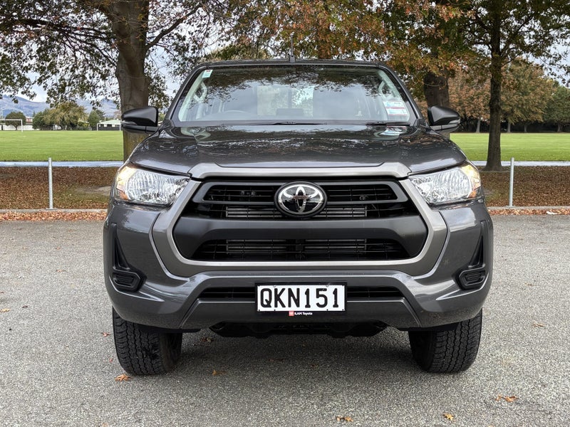2024 Toyota Hilux SR 2.8DT 6MT 4WD image 2