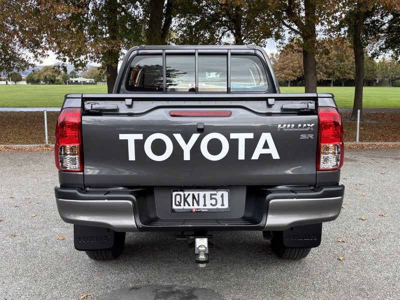 2024 Toyota Hilux SR 2.8DT 6MT 4WD image 4