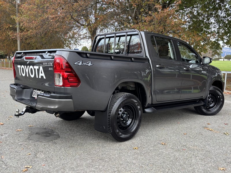 2024 Toyota Hilux SR 2.8DT 6MT 4WD image 5