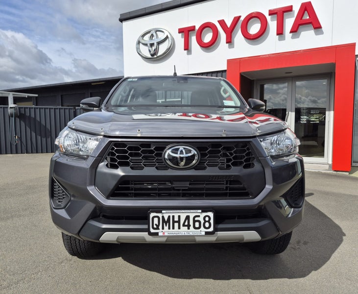 2024 Toyota Hilux SR 2.8DT Automatic 2WD Extra... image 2