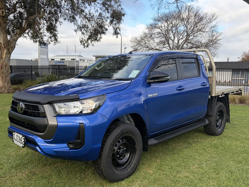 2024 Toyota Hilux SR 2.8DT Automatic 4WD Double... image 3