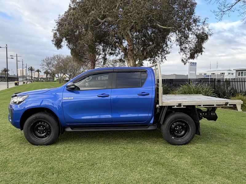 2024 Toyota Hilux SR 2.8DT Automatic 4WD Double... image 4