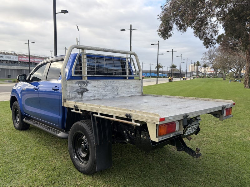 2024 Toyota Hilux SR 2.8DT Automatic 4WD Double... image 5