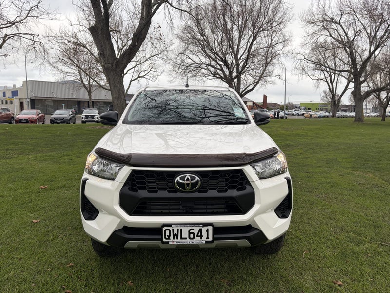 2024 Toyota Hilux SR 2.8DT Automatic 4WD Extra... image 2