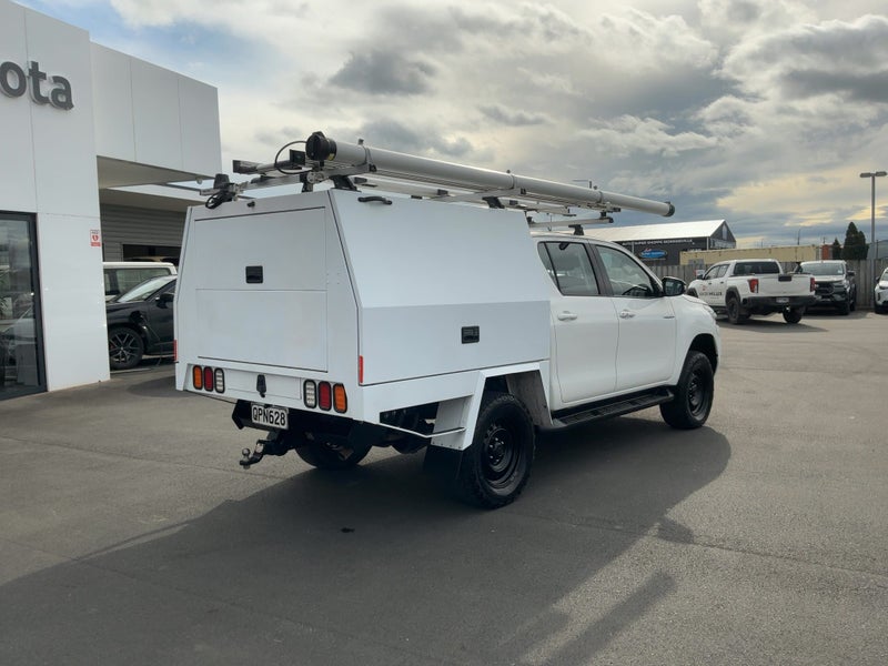 2024 Toyota Hilux SR 2.8DT Hybrid 6AT 4WD DCC/4... image 3