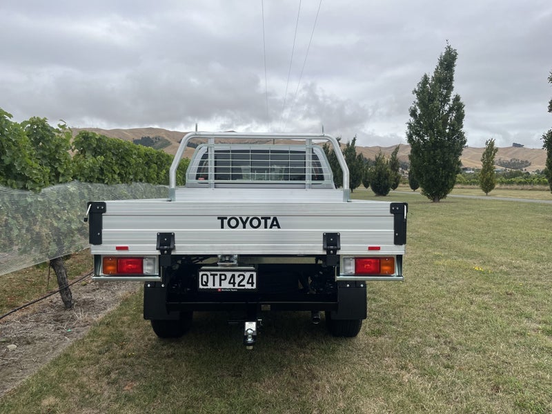 2024 Toyota Hilux SR 2.8DT Hybrid 6AT 4WD DCC/4... image 4