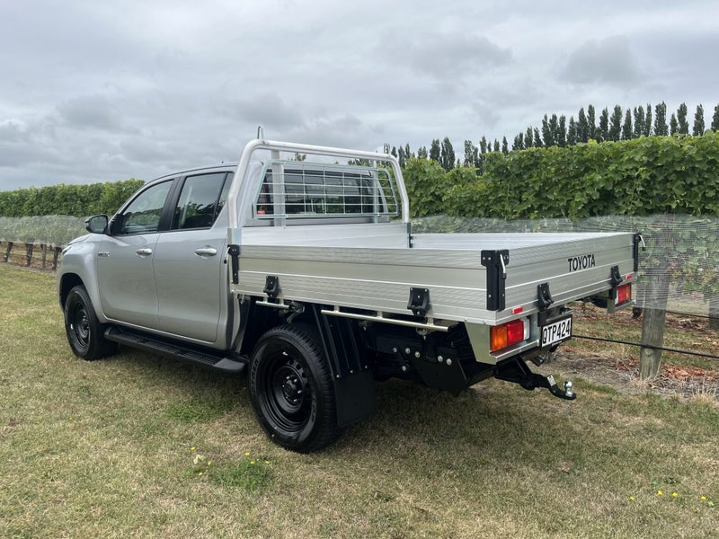 2024 Toyota Hilux SR 2.8DT Hybrid 6AT 4WD DCC/4... image 5