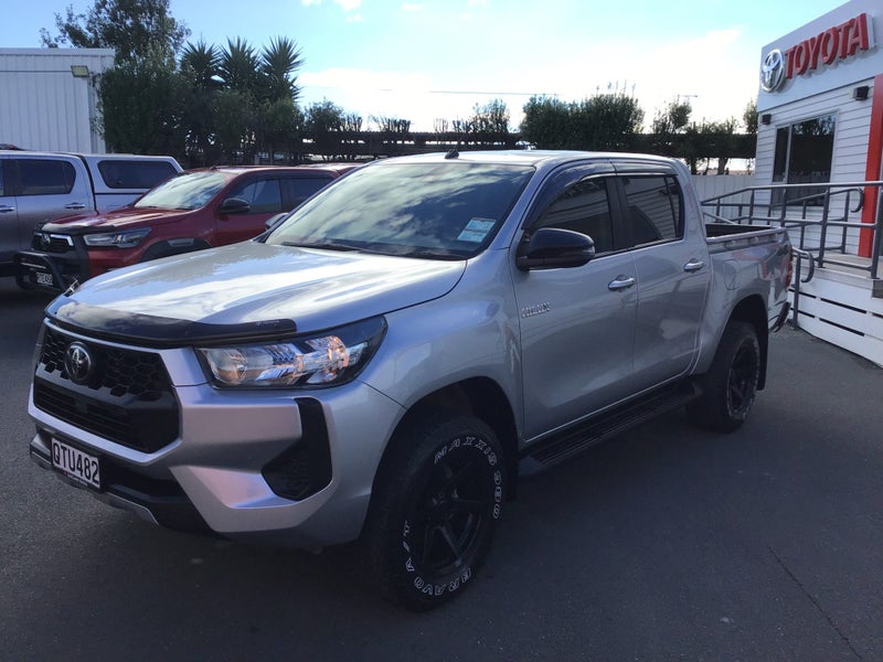 2024 Toyota Hilux SR 2.8DT Hybrid 6AT 4WD DCW/4... image 3