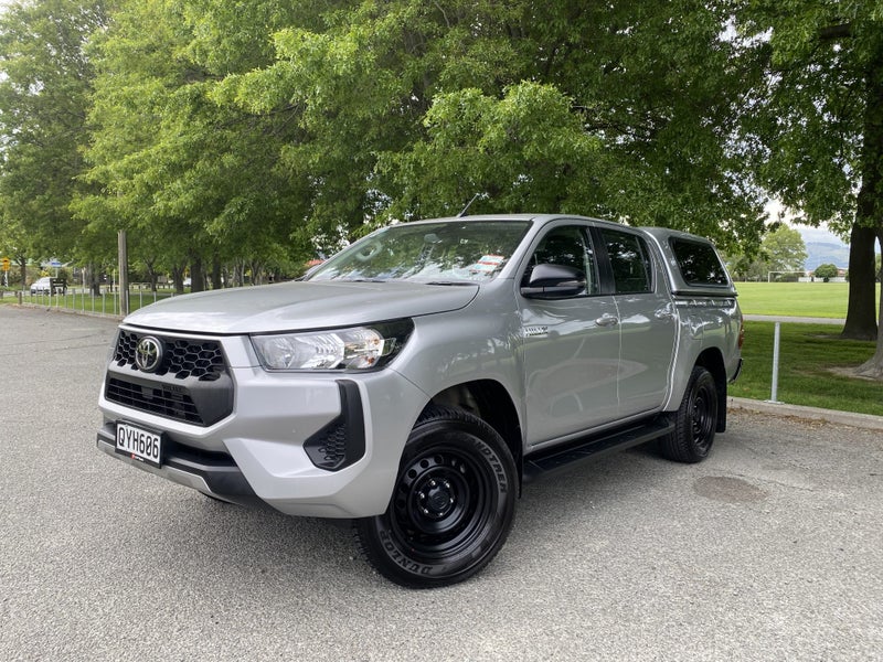 2024 Toyota Hilux SR 2.8DT Hybrid 6AT 4WD DCW image 3