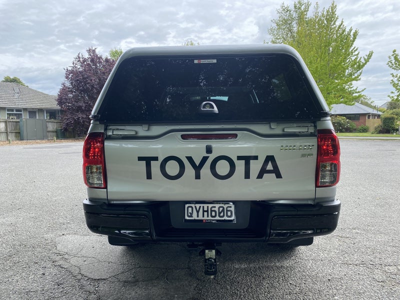 2024 Toyota Hilux SR 2.8DT Hybrid 6AT 4WD DCW image 4