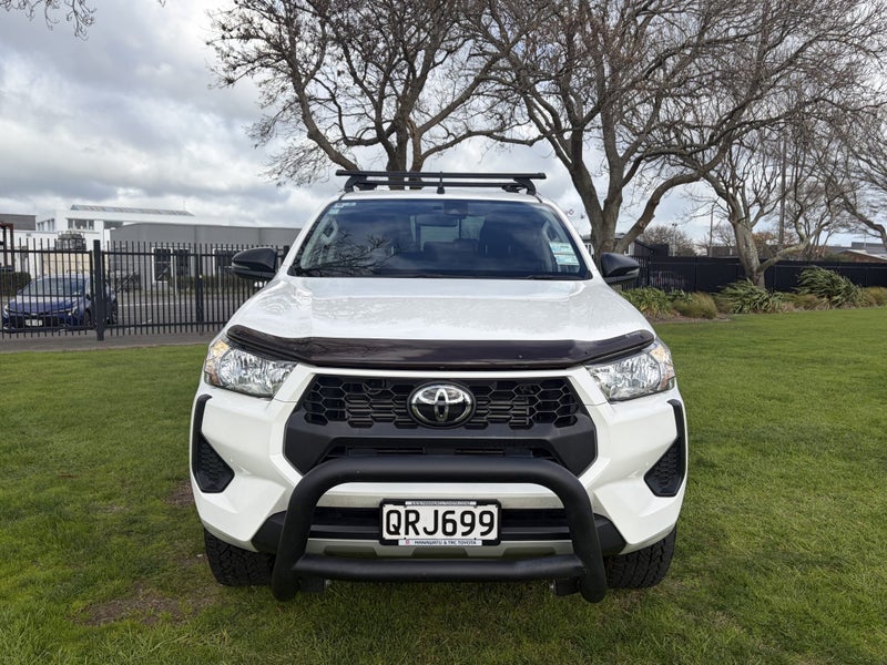 2024 Toyota Hilux SR 2.8DT Hybrid Automatic 4WD... image 2