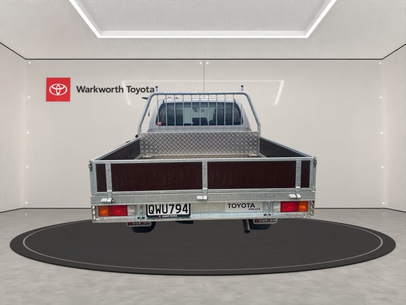 2024 Toyota Hilux SR 2.8L MILD HYRBID Diesel TU... image 3