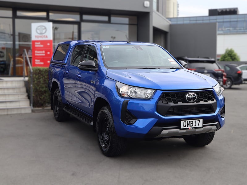 2024 Toyota Hilux SR 2.8L Turbo Diesel 48V Hybr... image 1