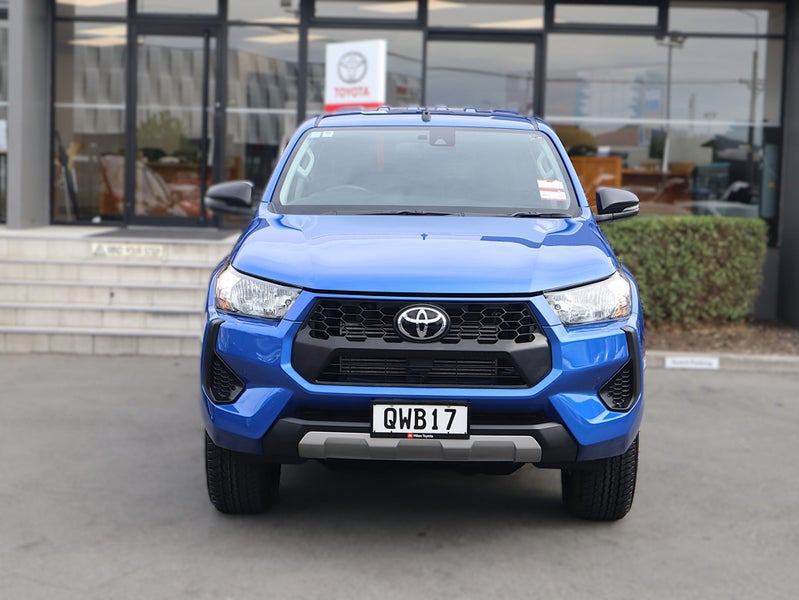 2024 Toyota Hilux SR 2.8L Turbo Diesel 48V Hybr... image 2