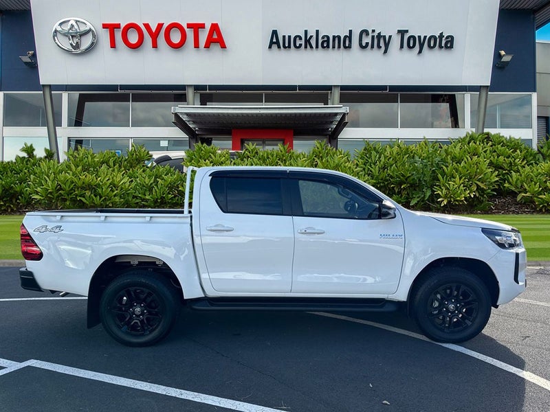 2024 Toyota Hilux SR 4WD image 5
