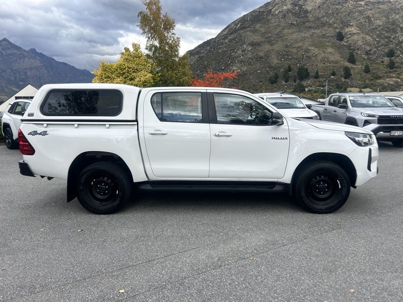 2024 Toyota Hilux SR 4WD image 2