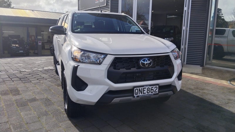 2024 Toyota Hilux SR 4x4 Double Cab Wellside 2.... image 2