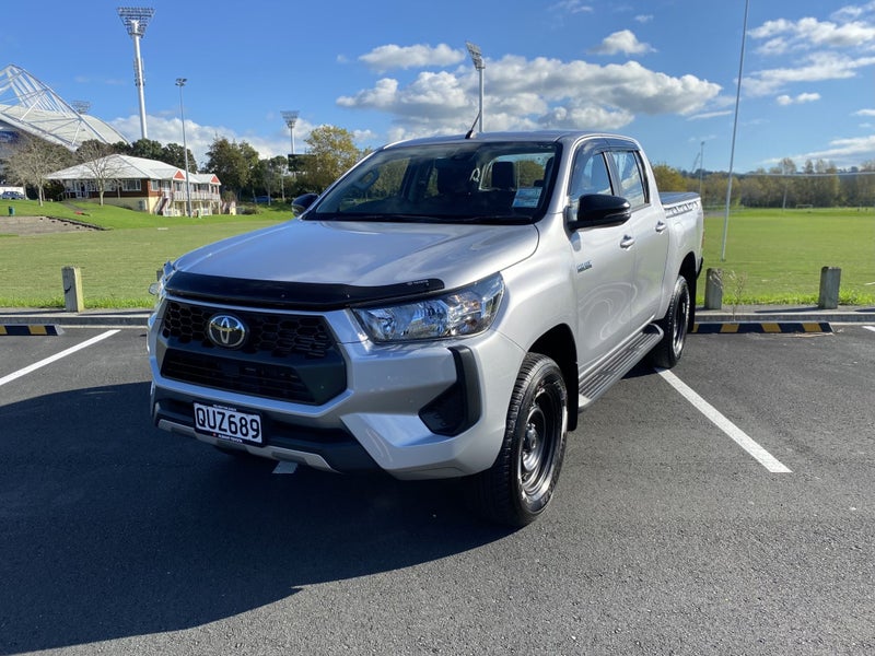 2024 Toyota Hilux SR Double Cab 2.8L TURBO Dies... image 3