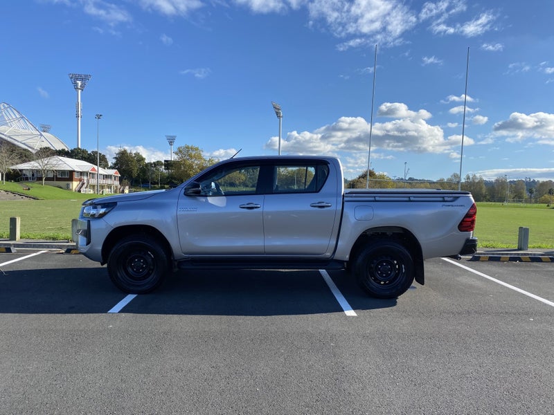 2024 Toyota Hilux SR Double Cab 2.8L TURBO Dies... image 4