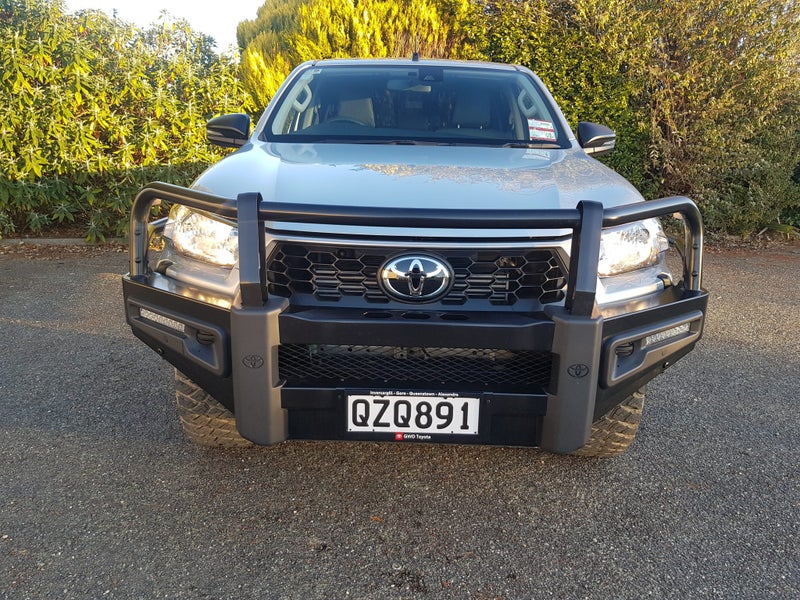 2024 Toyota Hilux SR Double Cab Chassie 4WD image 2