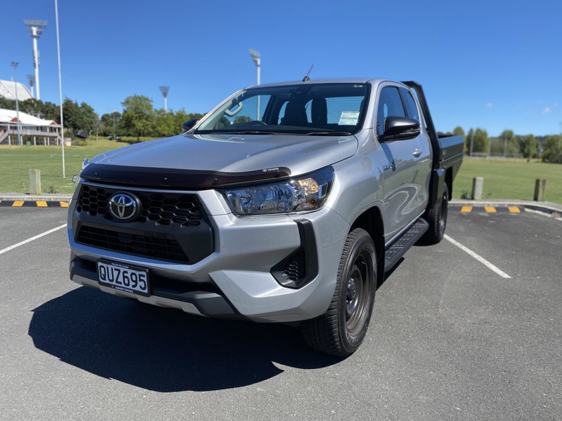 2024 Toyota Hilux SR Extra Cab 4x4 2.8L TURBO D... image 3