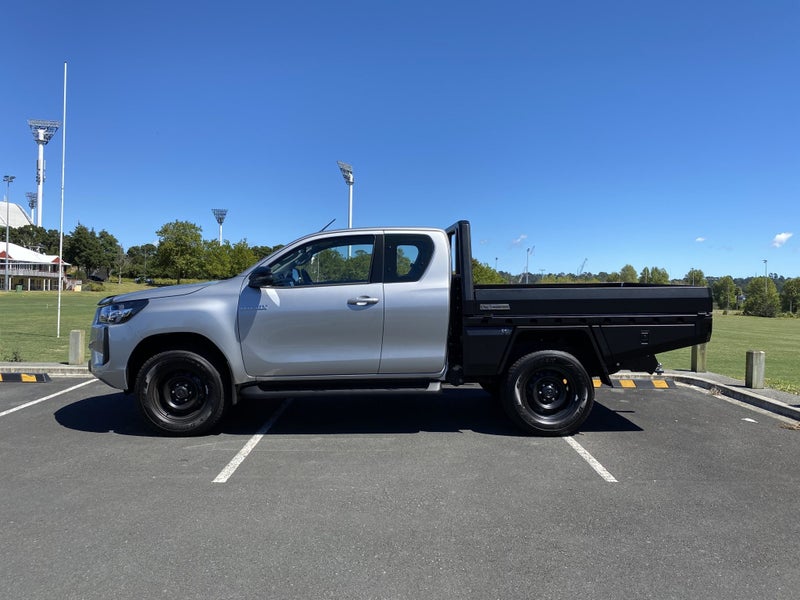 2024 Toyota Hilux SR Extra Cab 4x4 2.8L TURBO D... image 4