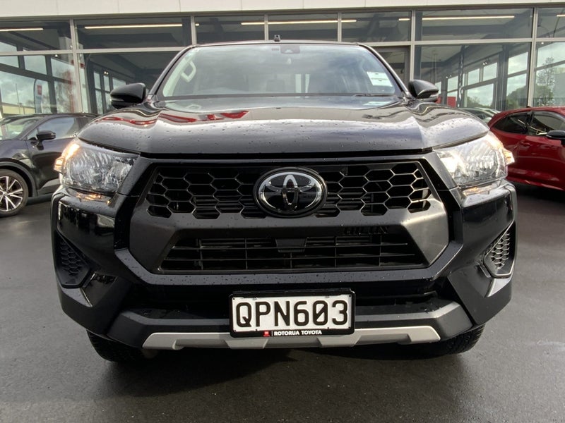 2024 Toyota Hilux SR - One owner from new & low... image 3