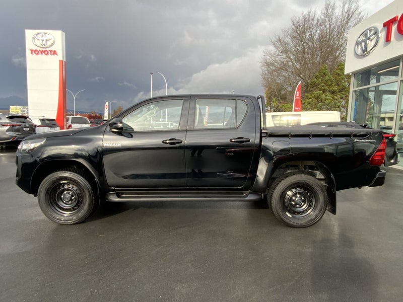 2024 Toyota Hilux SR - One owner from new & low... image 5