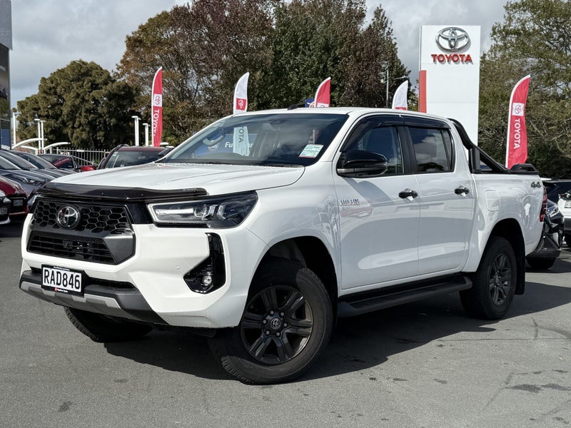 2024 Toyota Hilux SR5 2.8D HYBRID 4WD image 2