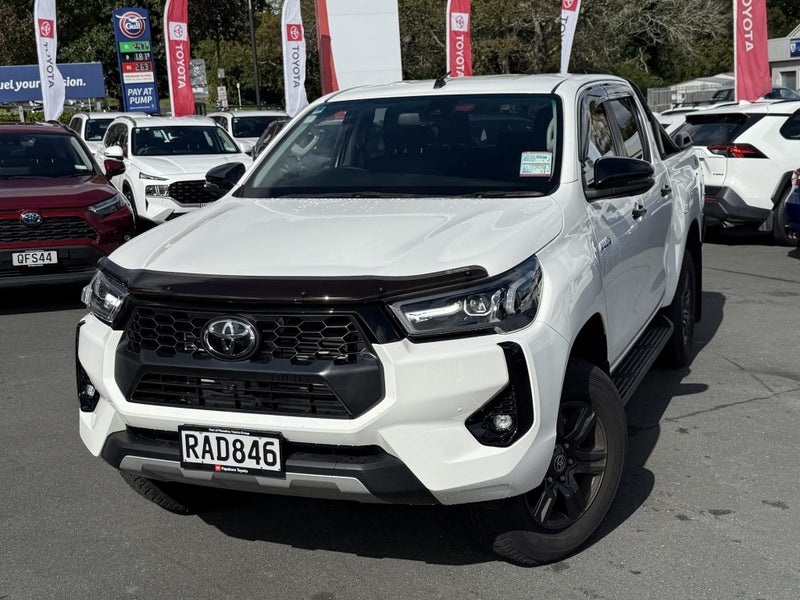 2024 Toyota Hilux SR5 2.8D HYBRID 4WD image 5