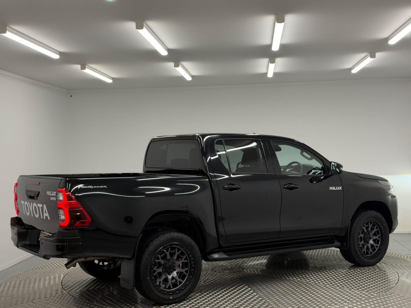 2024 Toyota Hilux SR5 2.8DT 2WD image 4