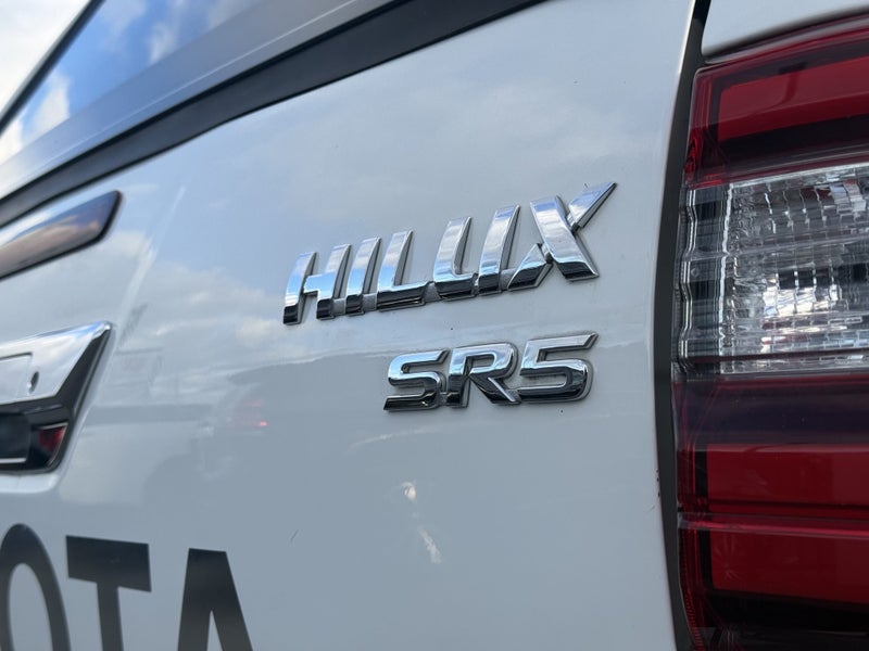 2024 Toyota Hilux SR5 2.8DT 6AT 2WD - CERTIFIED image 2
