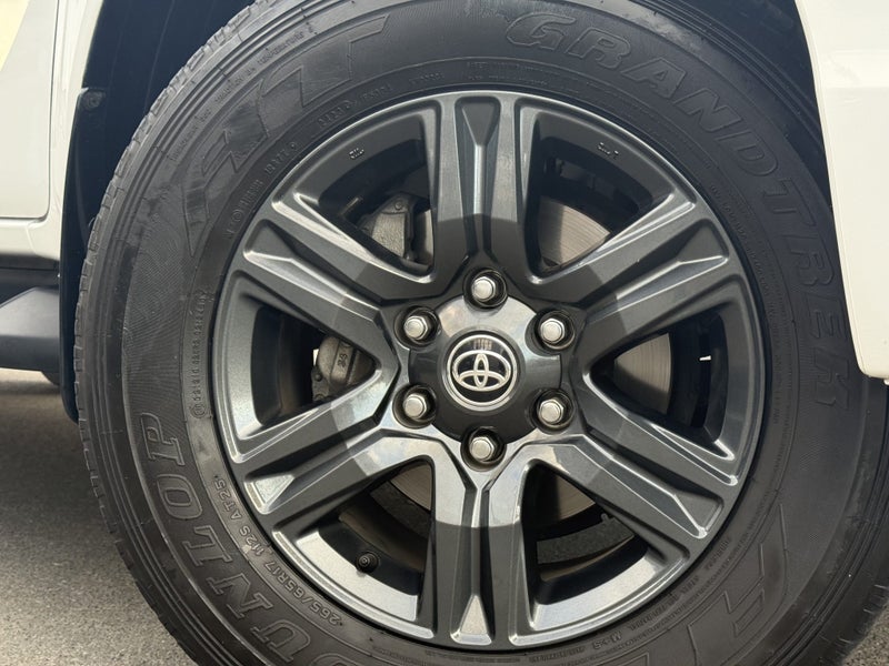 2024 Toyota Hilux SR5 2.8DT 6AT 2WD - CERTIFIED image 3