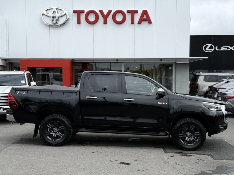 2024 Toyota Hilux SR5 2.8DT 6MT 4WD - CERTIFIED image 3