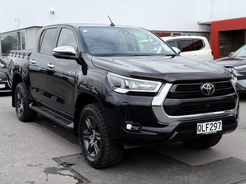 2024 Toyota Hilux SR5 2.8DT 6MT 4WD - CERTIFIED image 4