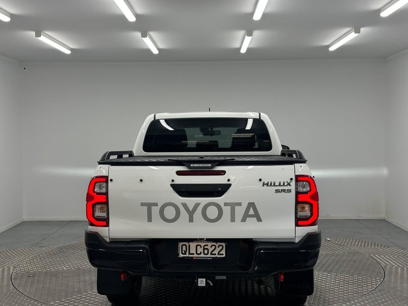 2024 Toyota Hilux SR5 2.8DT Hybrid 4WD image 4