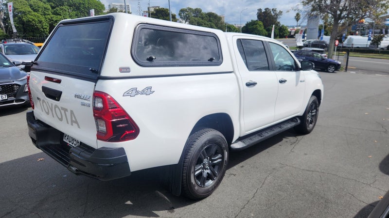 2024 Toyota Hilux SR5 2.8DT Hybrid 6AT 4WD image 4