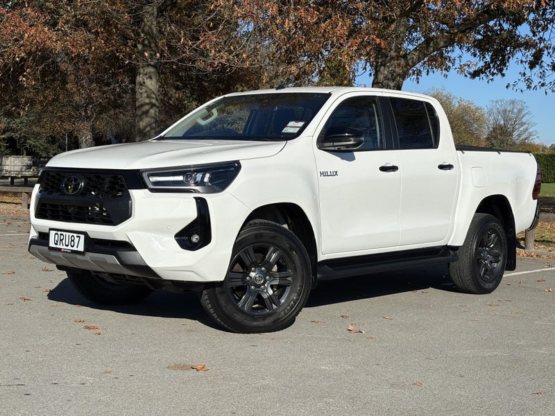 2024 Toyota Hilux SR5 2.8DT Hybrid 6AT 4WD image 3