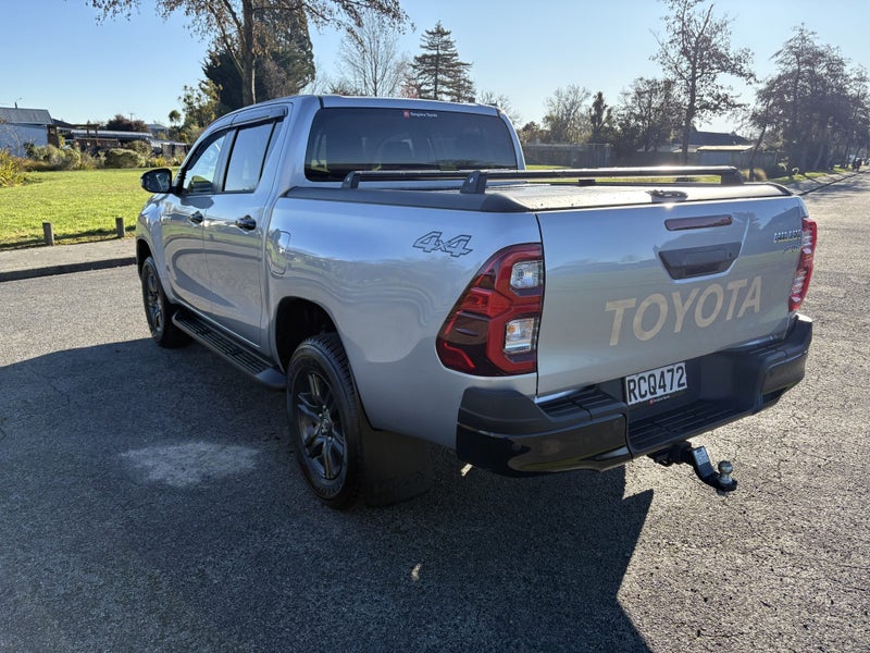 2024 Toyota Hilux SR5 2.8DT Hybrid 6AT 4WD DCW/... image 3
