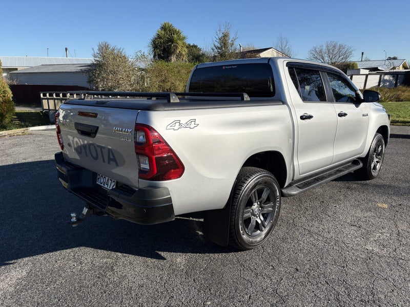 2024 Toyota Hilux SR5 2.8DT Hybrid 6AT 4WD DCW/... image 4