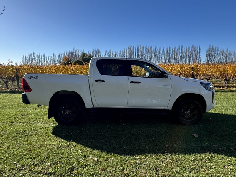 2024 Toyota Hilux SR5 2.8DT Hybrid 6AT 4WD DCW/... image 3