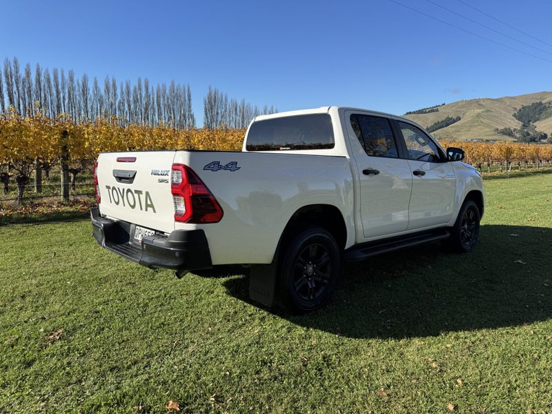 2024 Toyota Hilux SR5 2.8DT Hybrid 6AT 4WD DCW/... image 4