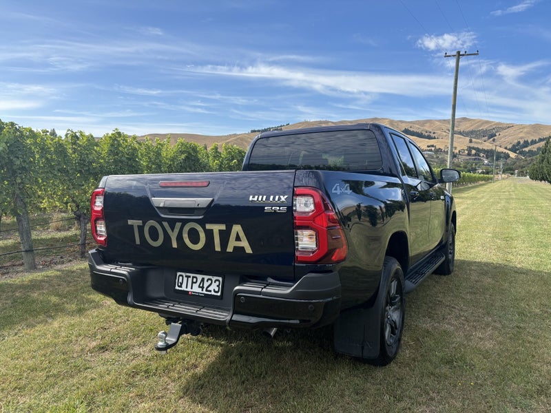 2024 Toyota Hilux SR5 2.8DT Hybrid 6AT 4WD - ex... image 3
